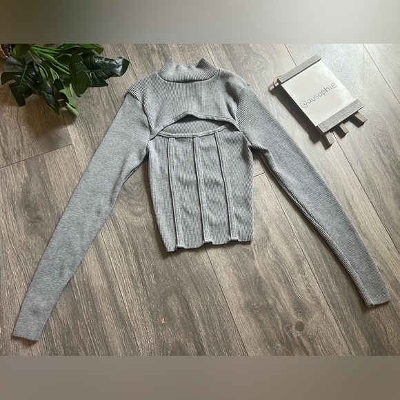 Fashion Nova Back On Top Keyhole Ribbed Mock Neck Sweater in Heather Grey Size M - Picture 4 of 11